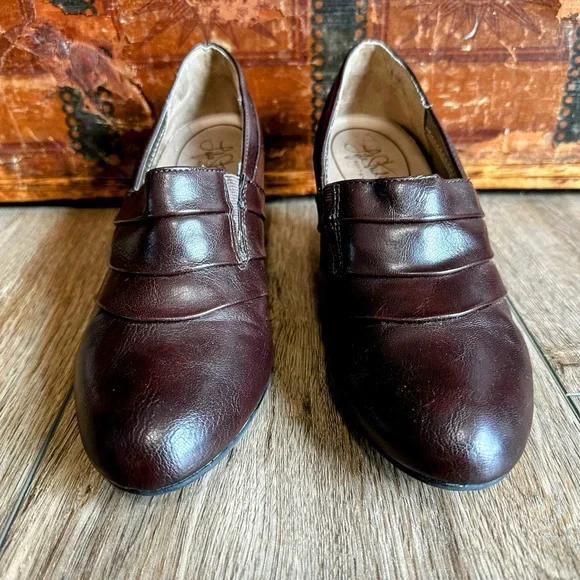 Life Stride Gamut Soft System Heeled Booties Pumps - Picture 3 of 12